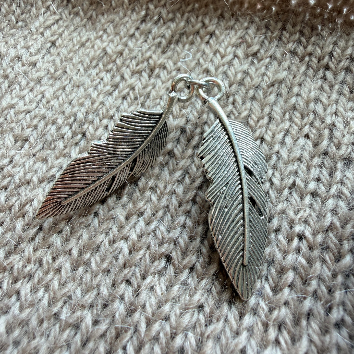 Knitwear Clip 'Feather'