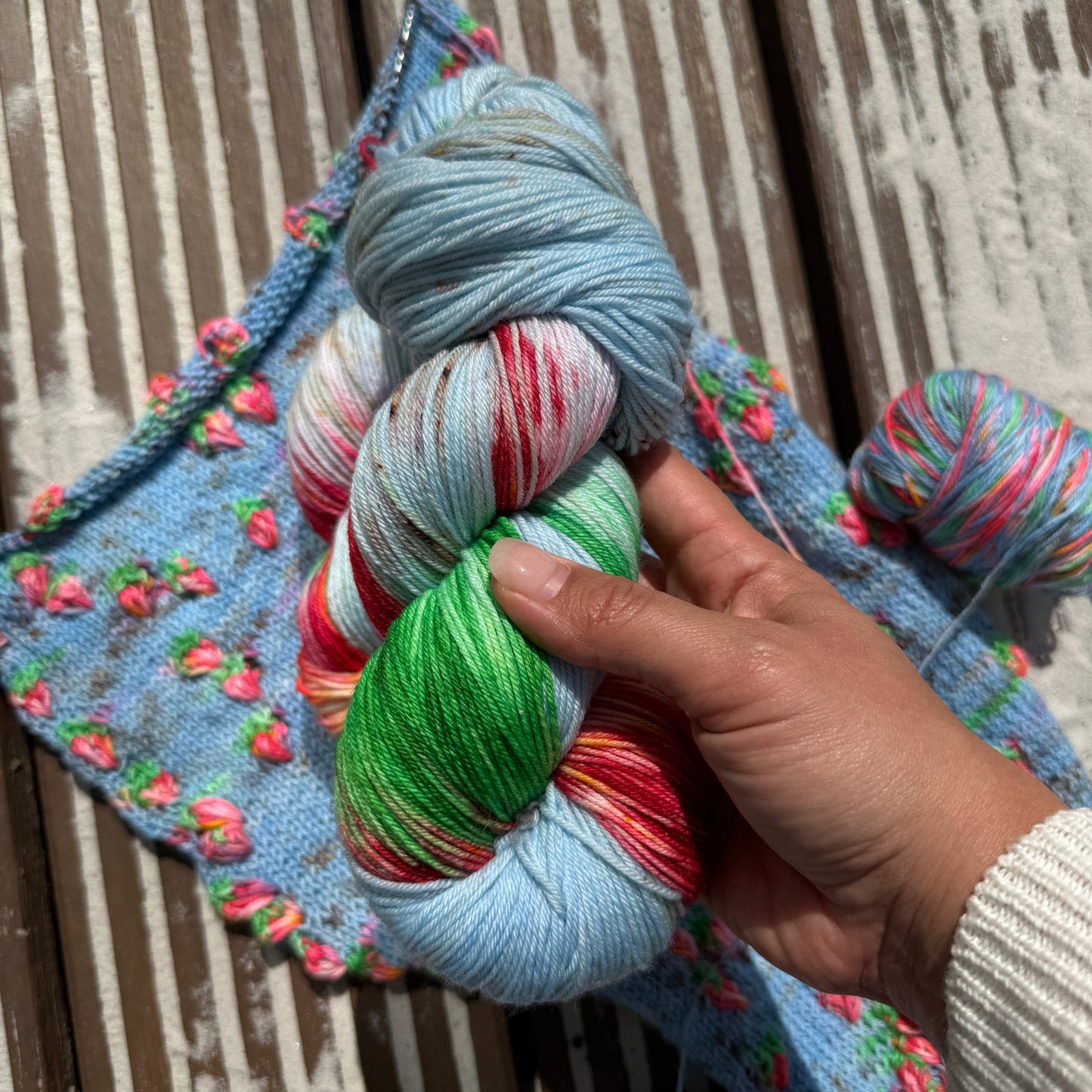 Auridon Yarns Fingering Deluxe Merino Sok Assigned Pooling ‘Strawberry' 100g