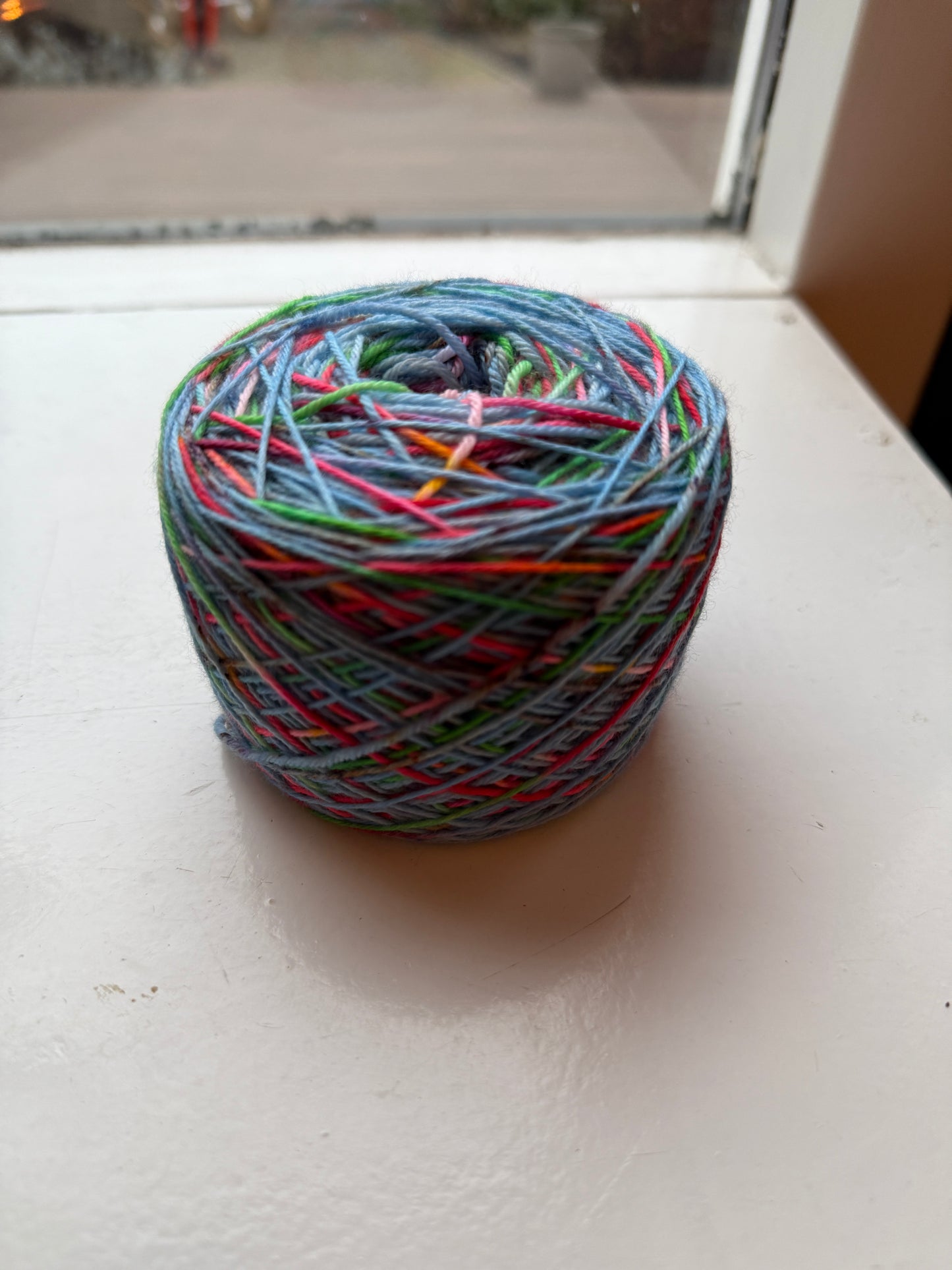 Auridon Yarns Fingering Deluxe Merino Sok Assigned Pooling ‘Strawberry' 100g