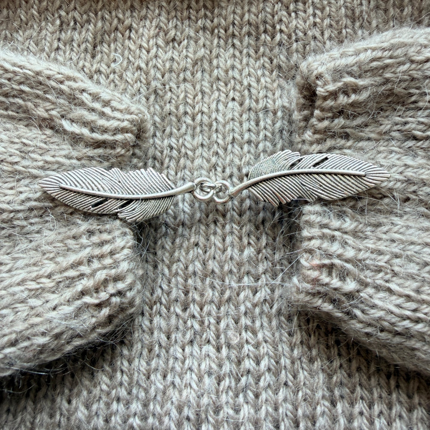 Knitwear Clip 'Feather'