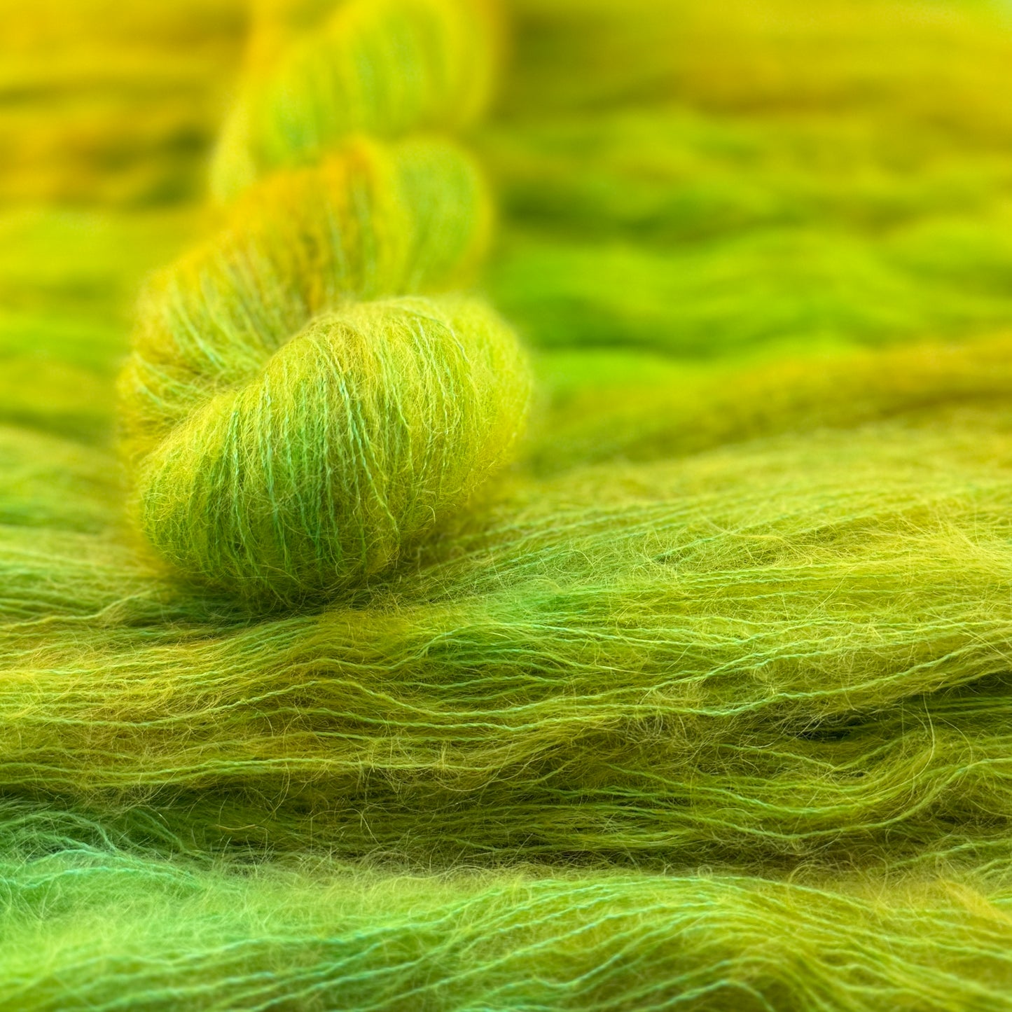 Auridon Yarns Kidsilk Lace 'Hyla Arborea'