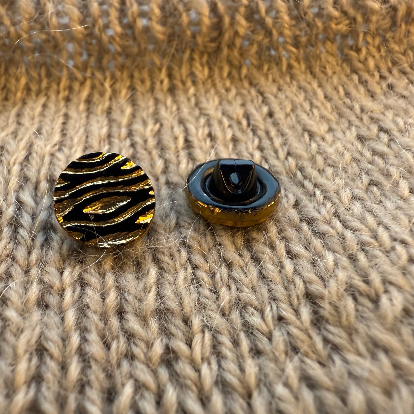 Eighties Funky Golden Button