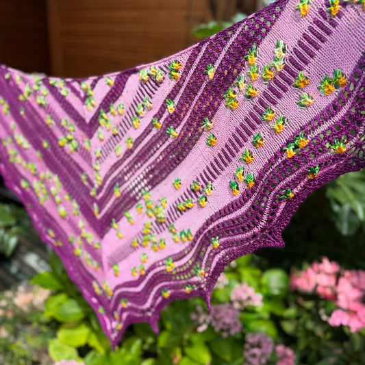 Example of a shawl made with 1 skein of pineapple and 1 skein of Florence 