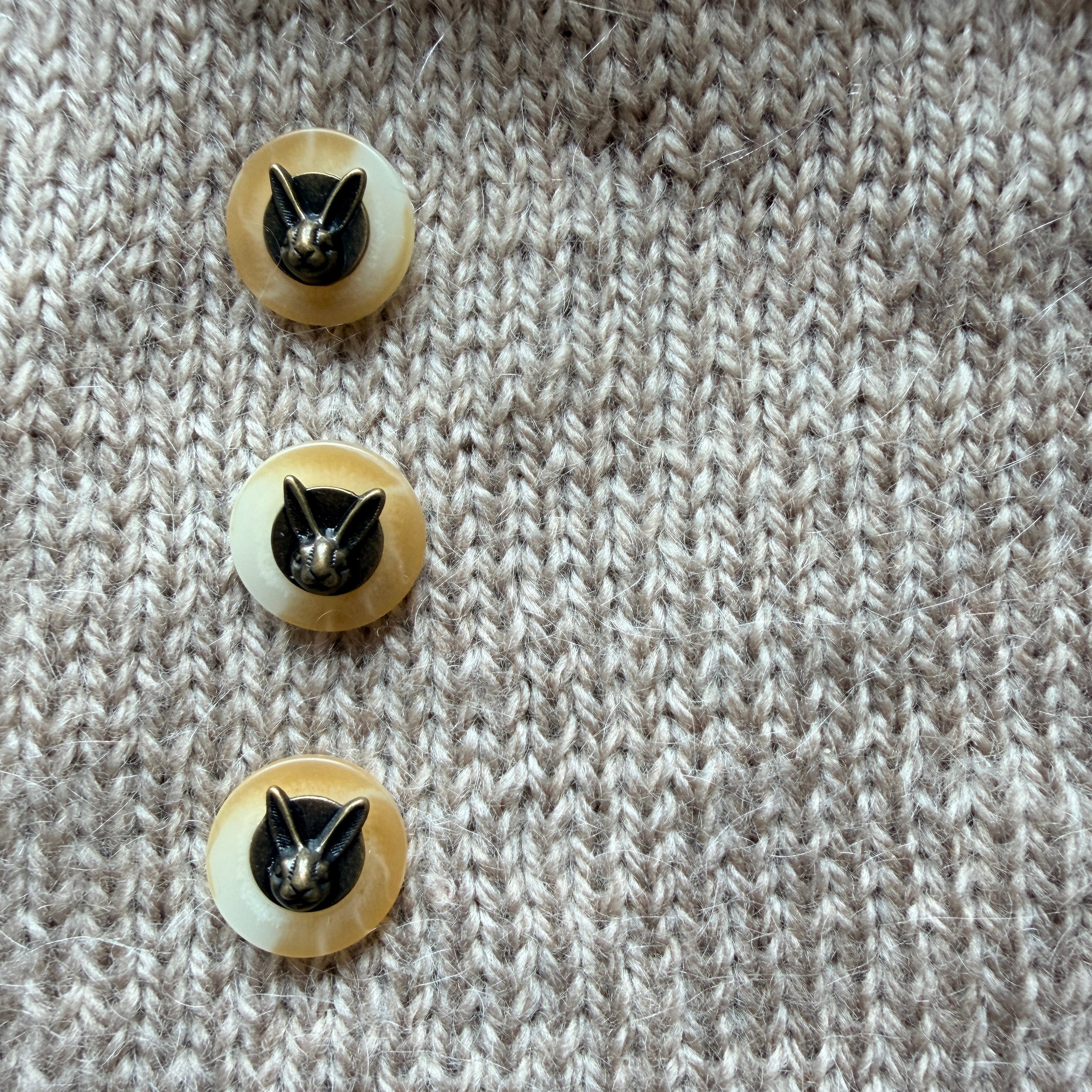 Ivory Bunny Button – Auridon Yarns