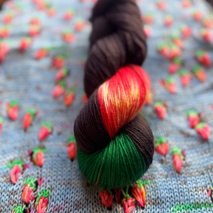 Strawberry Noir - Deluxe Merino Sock Assigned Pooling