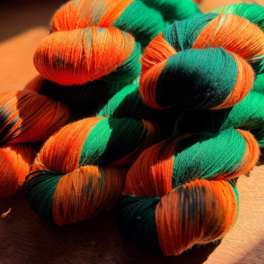 Second Chance 032 - Deluxe Merino Socke, zugewiesenes Pooling 'Pumpkin Patch'
