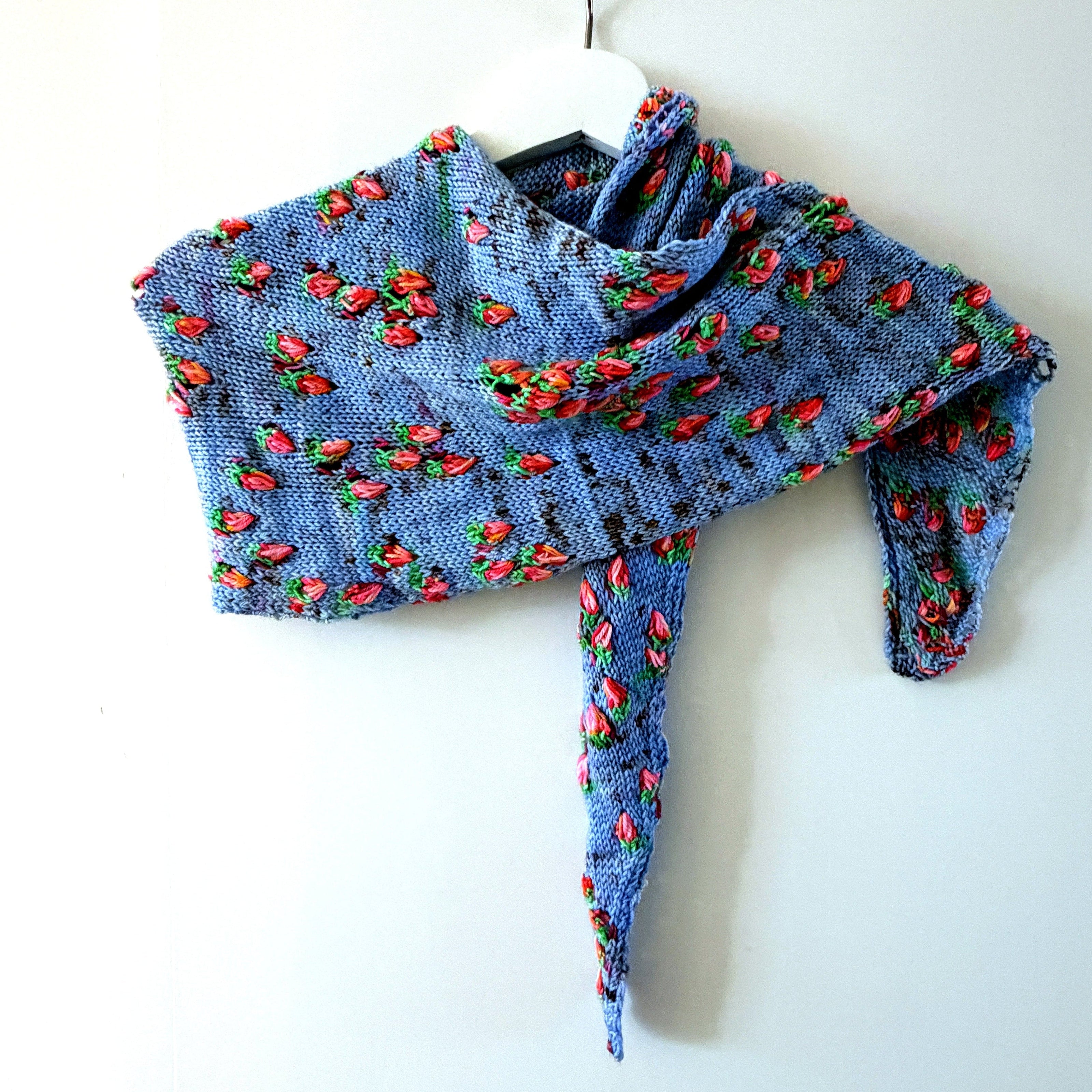 ParalleloPooling Shawl knitting pattern in hand-dyed assigned pooling yarn by Auridon Yarns